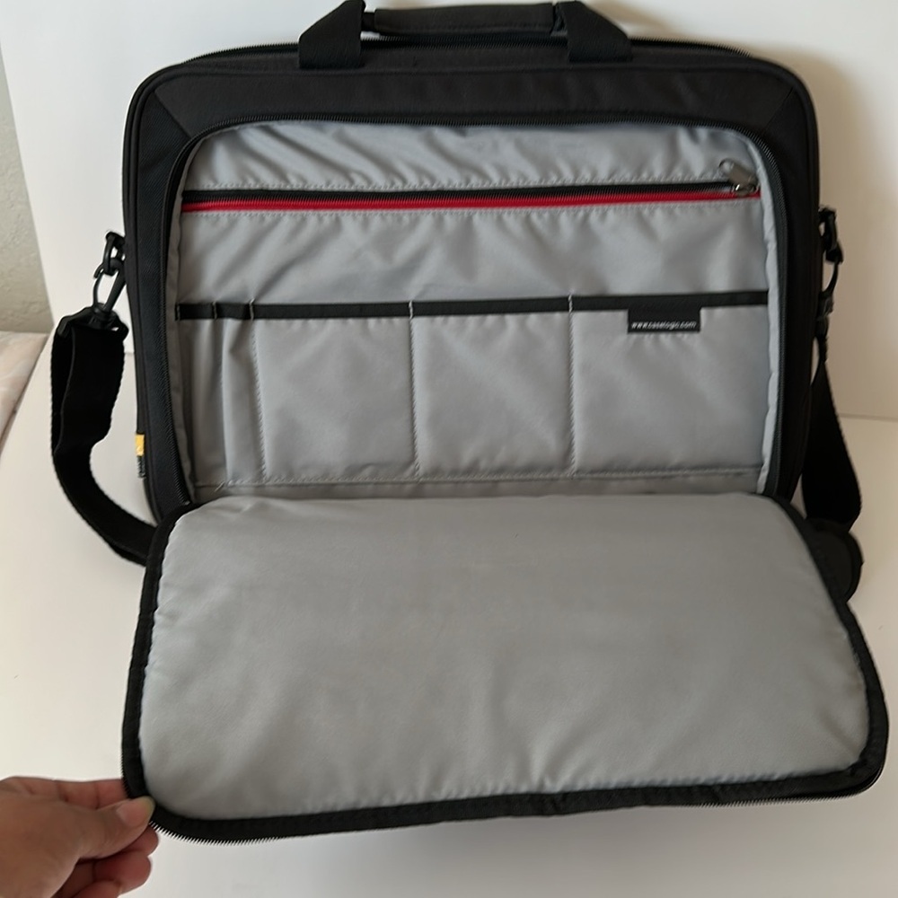 Laptop Case Logic Stylish Black Bag with Shoulder Strap - Picture 5 of 17